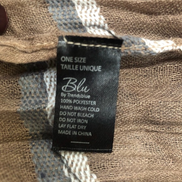 ✨Host Pick ✨ Medium Brown/grey striped scarf by Blu - Picture 3 of 3